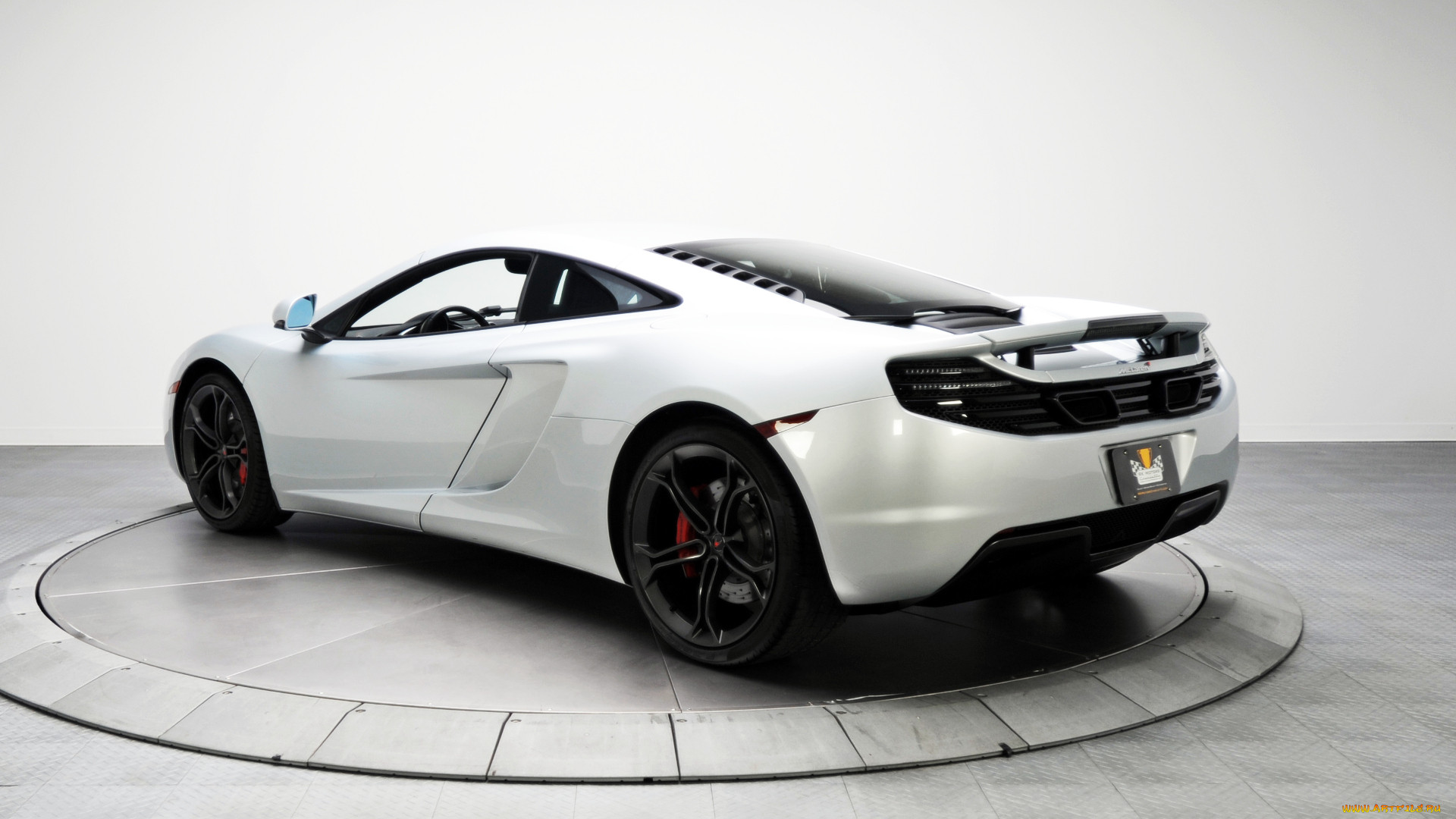 MCLAREN 12c белая